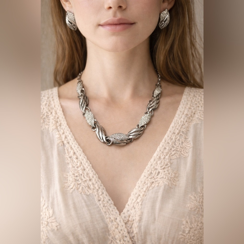 015 Vintage Silver Tone Necklace-Earring Set Textured Leaf Link Mid Century Glam